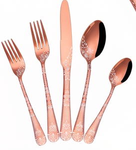 Ensemble de couverts en acier inoxydable avec finition or rose et motif imprimé, parfait pour servir et couper lors des repas - Product Image 1
