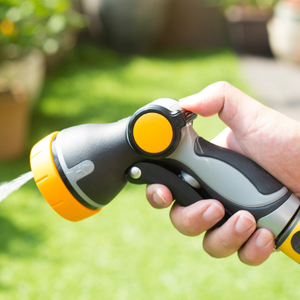 Pistola de Agua de Metal para Jardín, para Bañar Mascotas y Lavar Autos, de Alta Resistencia, con Empuñadura Ergonómica - Product Image 2