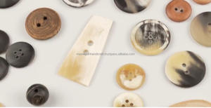 La mejor calidad, venta al por mayor, Real cuerno de búfalo, botón de palanca, 2 agujeros, Color blanco, puntas de cuerno Natural para abrigo de tela + uso de ropa - Product Image 6