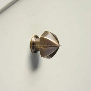 Pomos Decorativos de Latón Elegantes para Muebles Contemporáneos, que Realzan los Conceptos de Diseño Interior Moderno - Product Image 1