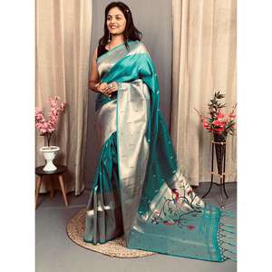 Saree de seda Kanchivram Pethani con diseño de loro Zari y borde Muniya - Product Image 1
