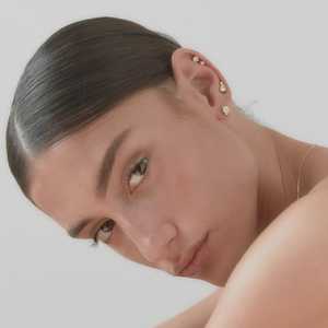 Boucles d'oreilles Ear Jackets en or massif 14k 18k avec diamant de laboratoire rond serti clos, rehausseurs de clous d'oreilles, bijoux minimalistes pour usage quotidien, vente en gros - Product Image 6