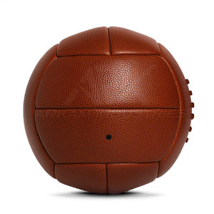 Ballon de football en cuir antique artisanal, style vintage, pour l'affichage et la collection - Product Image 3