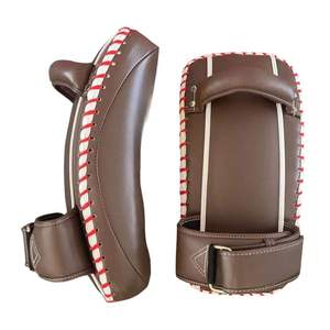 แผ่นรองเตะมวยไทยแบบหนา ทนทาน ผลิตจากหนัง PVC PU สีน้ำตาลสไตล์เรโทร เป็นมิตรต่อสิ่งแวดล้อม ยี่ห้อ Five B Wholesale - Product Image 2