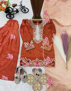 ชุดออกงานดีไซน์ใหม่มาแรง ผ้าเครปเนื้อหนักแท้ธรรมชาติ ท็อป ชาราร่า และผ้าคลุมไหล่ - Product Image 5