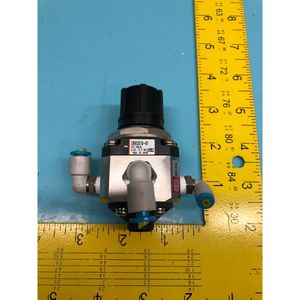 Régulateur de pression SMC SRH3010-01, 185000 - Équipements et pièces semi-conductrices de confiance à l'échelle mondiale chez - Product Image 1