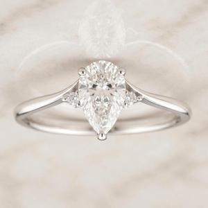 Bague en or blanc 9 carats avec diamant de laboratoire certifié IGI, taille poire 1,5 carat, couleur F, pureté VS1, bijou de luxe pour femme, idéal pour fiançailles ou comme cadeau. - Product Image 5