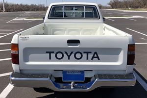 LISTO PARA ENVIAR MODELO ANTIGUO 1992  Deluxe 4x4 4 PickUp Truck Usada - Product Image 3