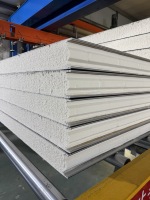 Panneau sandwich isolant thermique pour station de pré-refroidissement des produits