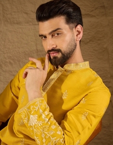Ensemble Kurta Pajama pour homme KV jaune gaufré, coupe classique, mélange de soie, tenue traditionnelle indienne/pakistanaise pour mariage et fête, séchage rapide - Product Image 3