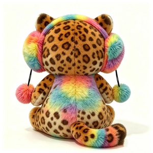 ตุ๊กตาเสือดาวขนฟูแบบกำหนดเองได้ พร้อมลายจุดสีน้ำตาลและสีรุ้ง ตุ๊กตาเสือดาวหน้ากลมพร้อมที่ปิดหูสีรุ้งพาสเทล - Product Image 3