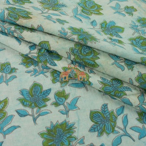 Tela india hecha a mano con hermosos estampados florales, 100% algodón voile puro, tela Dabu con estampado a mano para prendas de vestir. - Product Image 2