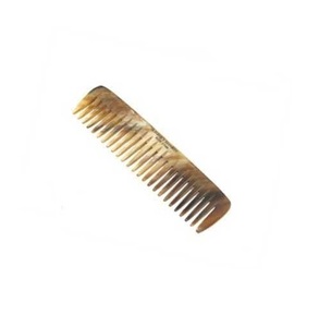 Peigne en corne de buffle artisanal, accessoires de coiffure très demandés, pour femme et homme, usage en salon, vente directe, fabrication de peignes. - Product Image 1