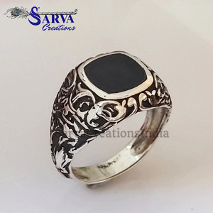 Anillo de Plata 925 para Hombre con Piedra de Ónix, Diseño Vintage en Forma de Escudo, Engaste de Circonita, para Bodas, Fiestas y Uso Diario - Product Image 1