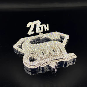 Collar con Colgante de Ícono de Moda con Incrustaciones de Circonitas - Product Image 1