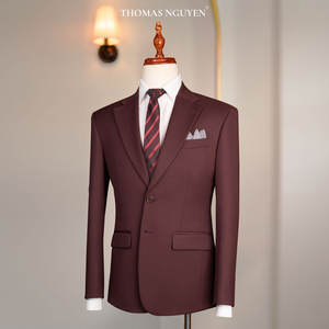 Traje de Dos Piezas a Medida para Hombre en Borgoña Oscuro - Colección de Colores Naturales |   Chaqueta y Pantalones de Corte Entallado de Alta Costura - Product Image 1