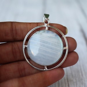 Pendentif rond en pierre de lune fait main, argent sterling 925, bijou en pierre précieuse naturelle, charme unique, cadeau pour femme - Product Image 5