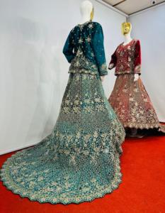 Lehenga Majestic Velvet Trail con Estilo Cortado a la Cintura y Trabajo Completo de Jarkan, Ropa de Diseñador en Tendencia 2025 en 5 Colores - Product Image 3