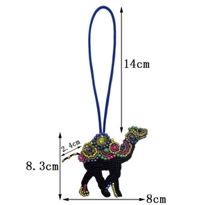 Porte-clés vintage multicolores faits à la main avec strass, breloques de poignet alphabet multicolores avec initiales, style camel - Product Image 1