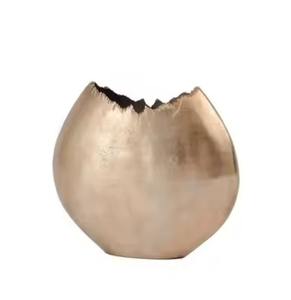 Jarrón Decorativo Artístico de Metal, Elegante Adorno Floral para Decoración de Bodas y Eventos - Product Image 1