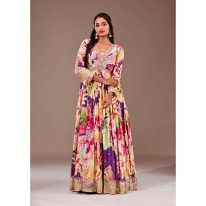 Combinaison de fête avec broderie et sequins pour tenue de cérémonie - Product Image 3