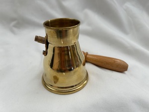 Cafetera Turca de Latón Resistente, Cezve Tradicional con Base Aroada, Ibrik de Latón Dorado para Estufa, Cafetera Árabe con Asa - Product Image 3