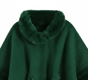 Manteau Cape en Laine Verte pour Femme avec Col et Poignets en Fausse Fourrure, Poncho Ceinturé, Élégant, Chaud et Tendance pour l'Hiver, Vêtement d'Extérieur de Luxe, Vente en Gros OEM Personnalisée - Product Image 6