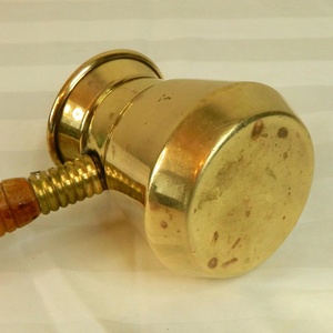 Cafetière turque artisanale en cuivre Cezve Ibrik de forme ronde avec poignée en bois, design traditionnel pour la préparation du café - Product Image 3