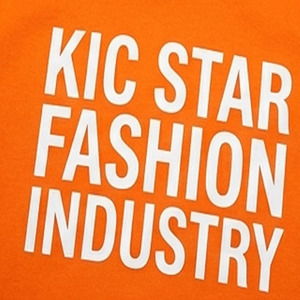 เสื้อฮู้ดดี้แบบสั่งทำพร้อมป้ายห้อยคอ ผ้าฝ้ายฟลีซเนื้อหนาสำหรับผู้ชาย พิมพ์ลายพัฟฟ์ บริการ OEM - Product Image 3