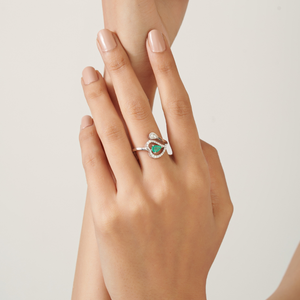 Bague en or blanc 14 carats personnalisée, design unique, faite à la main, en forme de poire, avec halo d'émeraudes et de diamants, bijou en pierres précieuses - Product Image 4