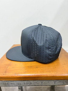 Casquette Snapback Personnalisable à 5 Panneaux avec Patch Tissé, Découpée au Laser, Perforée et Respirante, Fabriquée au Vietnam – Confort et Qualité Supérieure - Product Image 3
