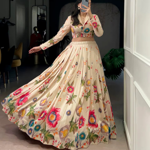 ชุดเลเฮนกาผ้าไหมพิมพ์ลายดอกไม้สไตล์ดีไซเนอร์ สำหรับงานปาร์ตี้ ความยาวระดับข้อเท้า เหมาะสำหรับงานแต่งงาน - Product Image 1