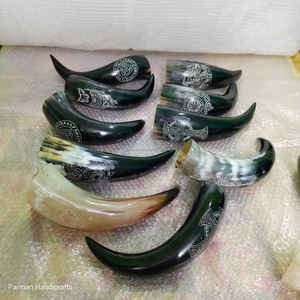 Corne de boeuf Viking sculptée à la main de taille moyenne avec support en cuir, sans danger pour les aliments et étanche, à prix avantageux - Product Image 6