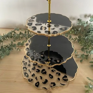 Nouveau design de support à gâteau rond en résine, présentoir à desserts personnalisé pour mariage, base en résine de luxe, support à cupcakes disponible au meilleur prix - Product Image 1