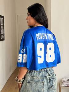 T-shirt court tendance bleu pour femme, imprimé, en maille respirante, à manches courtes, col en V, coupe ample, style maillot de football américain, streetwear sportif - Product Image 5