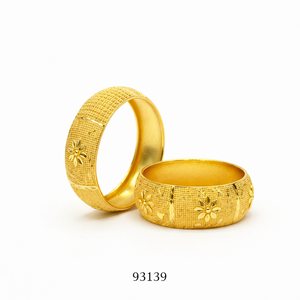 Bracelet Kada large en alliage de zinc plaqué or 24 carats avec zircon, motif floral gravé, tendance, pour fiançailles ou déclaration de style - Product Image 2