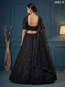Nuevo y Atractivo Lehenga Choli de Seda, Largo hasta el Suelo, Clásico, Bordado con Lentejuelas y Adornos Dorados, para Bodas - Product Image 5