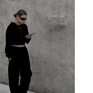 Ensemble décontracté deux pièces pour femme, style urbain, collection 2026, avec sweat à capuche à manches longues et pantalon taille haute élastique assorti, idéal pour le quotidien - Product Image 5
