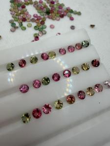 Lot de 34 carats de tourmaline naturelle multicolore ronde taille brillant de 4 mm provenant des mines africaines pour la fabrication de bijoux par Zehra Gems Jewellery - Product Image 6