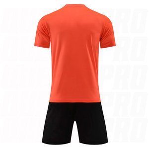 Conjunto de camiseta deportiva de fútbol premium para hombre con camiseta de manga corta y pantalones cortos a juego, uniforme de fútbol transpirable de secado rápido para exteriores - Product Image 2