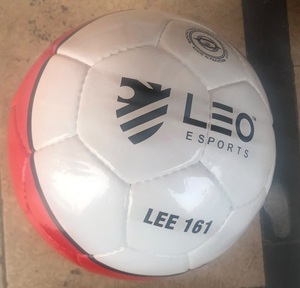 Balón de Fútbol de Piel Sintética PU Brillante de Alta Calidad, Tamaño 5, Ligero, Ecológico, Cosido a Mano, para Interior, Personalizable, Venta al Por Mayor OEM - Product Image 5