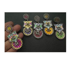 OM Fashion Studio Plata alemana Aspecto tradicional Perlas colgantes Suministro a granel Listo Exportación Navaratri Pendientes oxidados especiales - Product Image 4