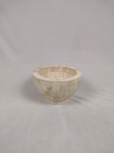 ชามกระเบื้องโมเสคสีขาวสำหรับตกแต่งบ้านเทคนิคยั่งยืนและขัดเกลาจากญี่ปุ่น - Product Image 3