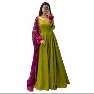 Robe Anarkali longue verte avec dupatta violet, tenue de mariage traditionnelle indienne et pakistanaise pour femmes, coupe ample en mousseline de soie - Product Image 1