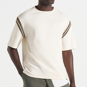 Camiseta de Punto Crema Extra Grande para Hombre con Ribete en Contraste, Manga Corta, Cuello Redondo, Diseño Casual de Color Sólido - Product Image 1