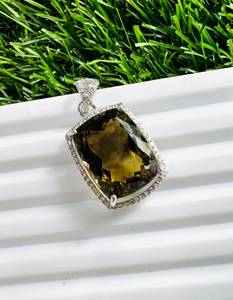 TASBIYA GEMS - Colgante Minimalista de Plata de Ley 925 con Cuarzo Verde Dorado para Mujer, Certificado por Terceros, Ideal para Aniversario - Product Image 1