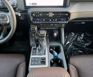 Prêt à être expédié – Toyota Prado Adventure Hybride 2025 – Toutes options – Titre propre – Occasion - Product Image 5