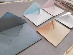 ซองจดหมายเชิญงานแต่งงานแบบหรูหรา ทำมือ ขอบกระดาษดิบ ทำจากกระดาษฝ้าย พร้อมพิมพ์แบบ Letterpress - Product Image 4