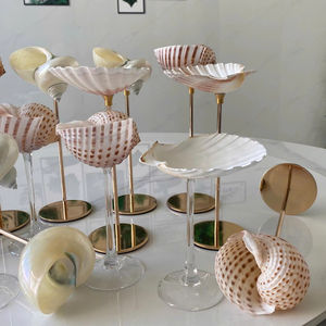 Verre à vin artisanal en coquillage naturel et verre, pour la décoration de table de bar et le service de vin, Vietnam - Product Image 1