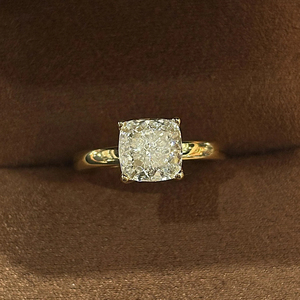 Anillo de Compromiso con Diamante Cultivado en Laboratorio, Corte Cojín, Solitario, Oro Amarillo de 18K, Cuatro Puntas, Banda Clásica, Claridad VVS VS, Color EF, Moderno, Talla M - Product Image 4